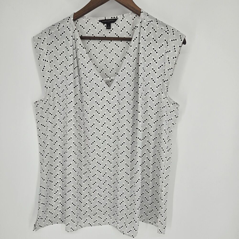 Banana Republic Blouse Large Polka Dot Geometric Sleeveless V Neck Workwear